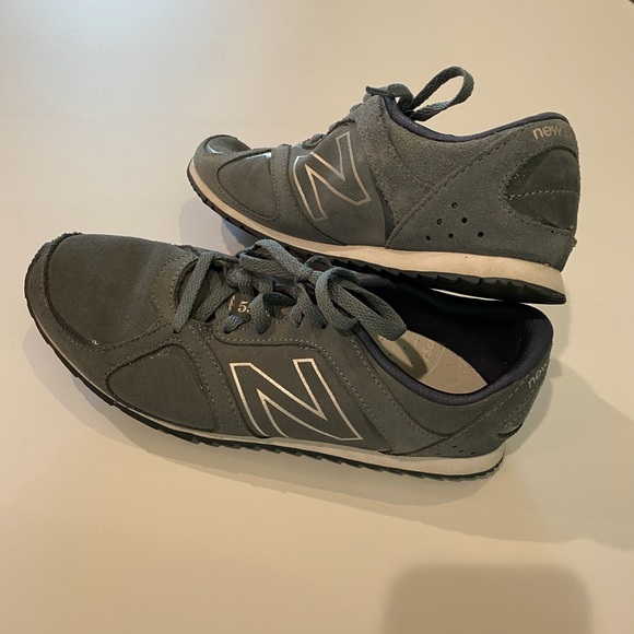 New Balance Grey Blue Suede Size 7 EUC - Picture 2 of 6